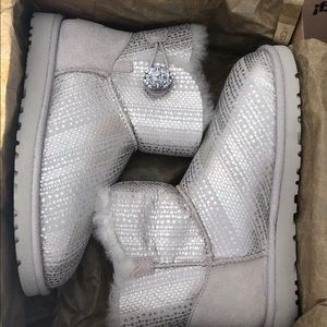 Ugg australia's "mini bailey button" bling size 7